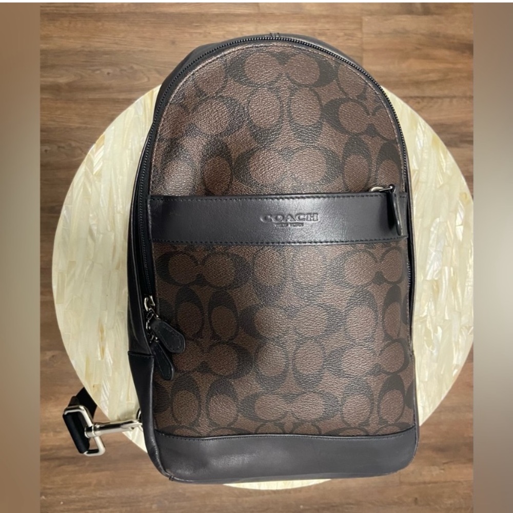 (Unistyle) NWOT Coach Leather Charles Pack w/Deep
Brwn/Blk Signature Coach Print